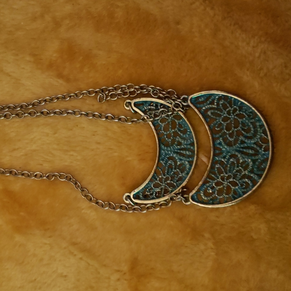 Avon statement necklace